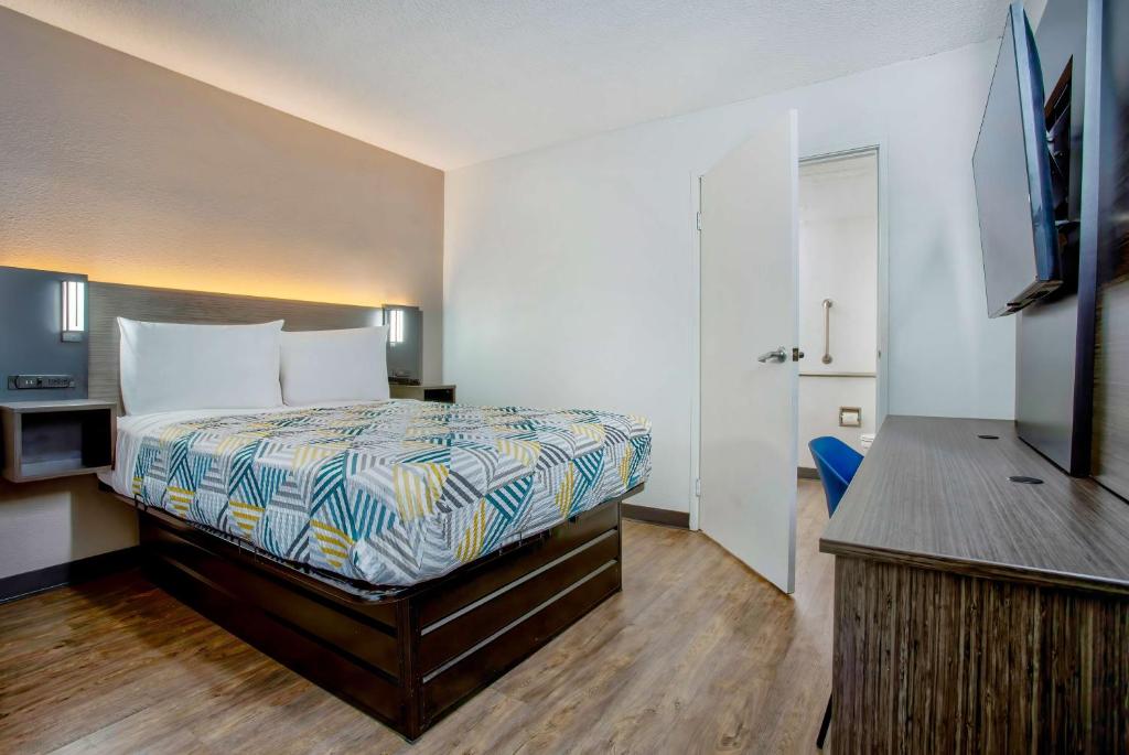 Motel 6-Salem, OR - 