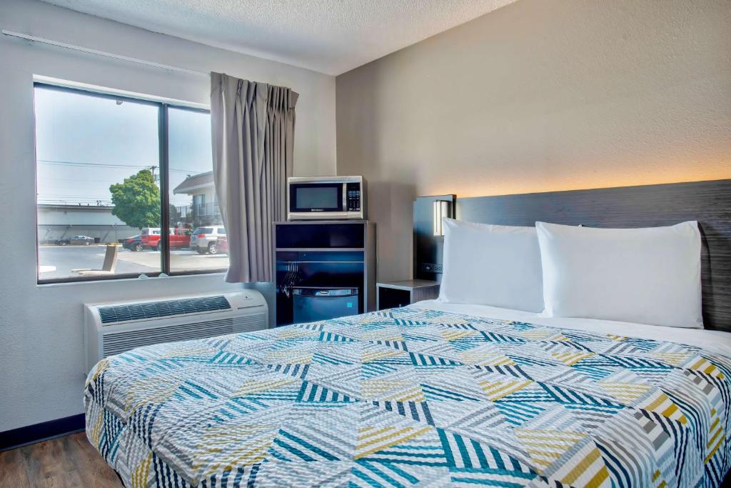 Motel 6-Salem, OR - Queen Room - Acceso A La Discapacidad - No Fumar
