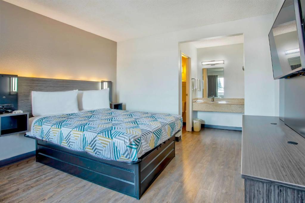Motel 6-Salem, OR - 