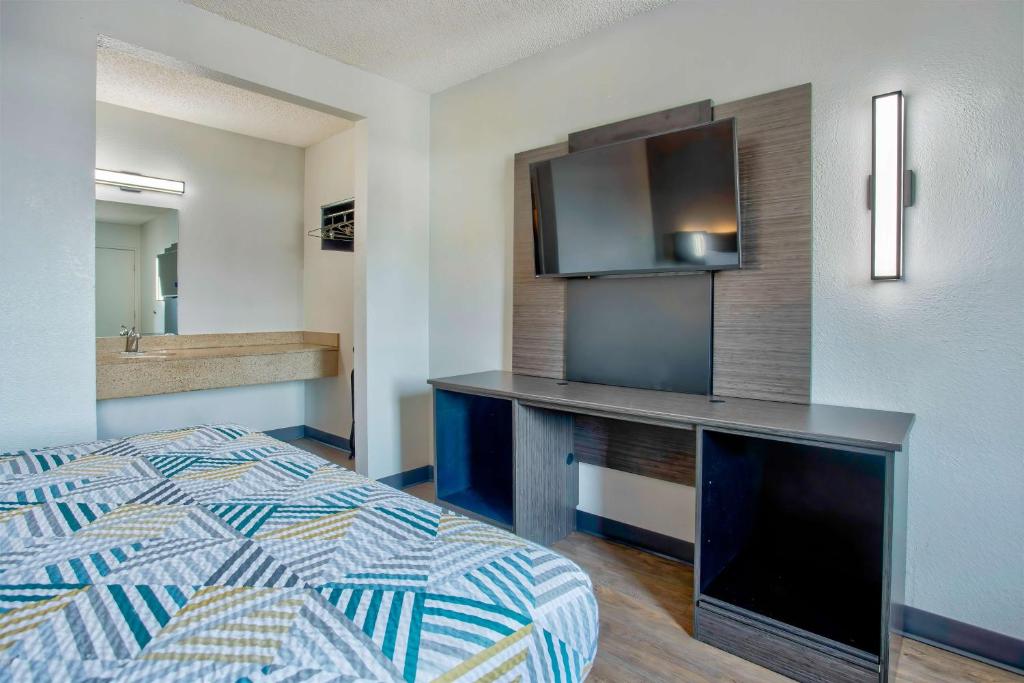 Motel 6-Salem, OR - Queen Room - No Fumar