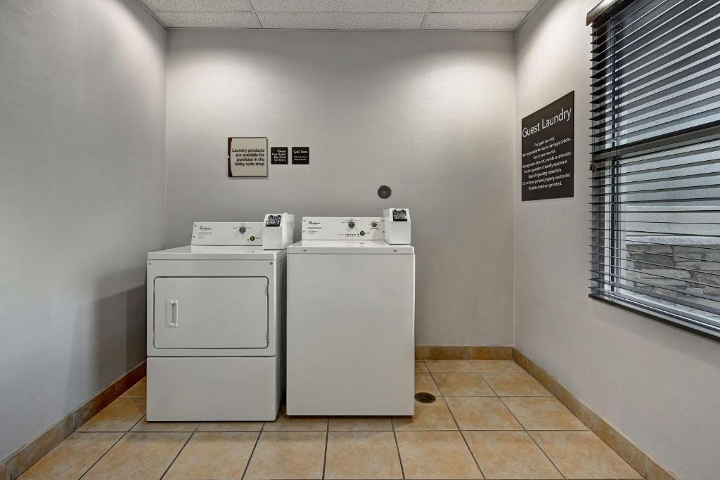 アルバカーキにあるHomewood Suites by Hilton Albuquerque Airportのギャラリーの写真