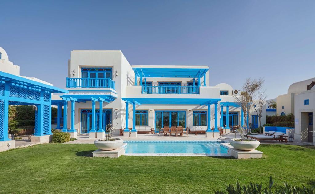 Hilton Salwa Beach Resort and Villas