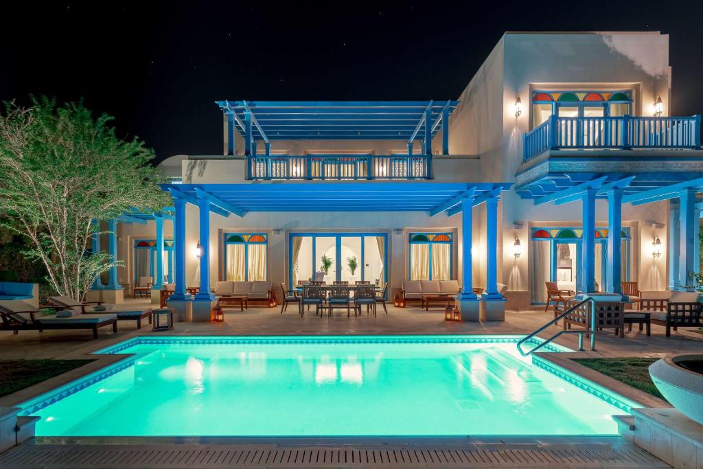 منتجع هيلتون سلوى بيتش