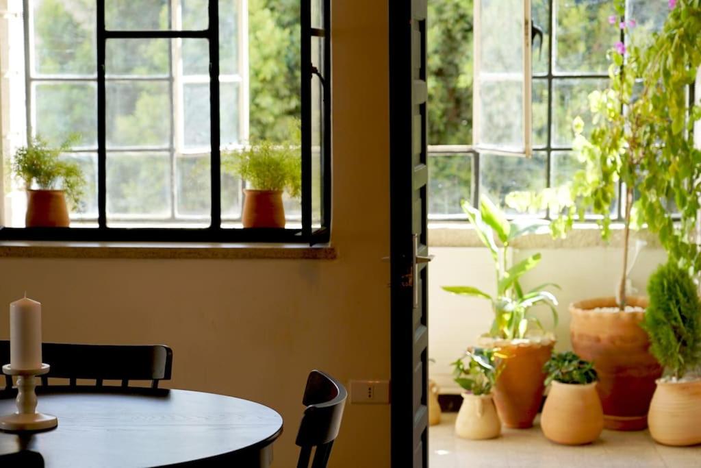 Inspiring 3Bed Unit with Sunny Balcony & Fireplace, Amman