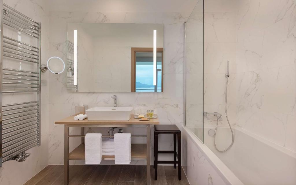 Hilton Rijeka Costabella Beach Resort And Spa - 19