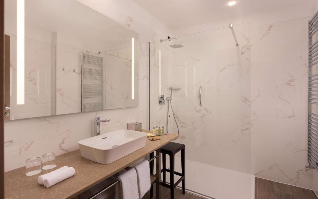 Hilton Rijeka Costabella Beach Resort And Spa - 4