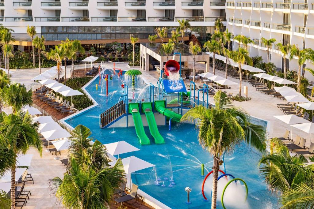 Bazén v ubytování Hilton Cancun, an All-Inclusive Resort nebo v jeho okolí