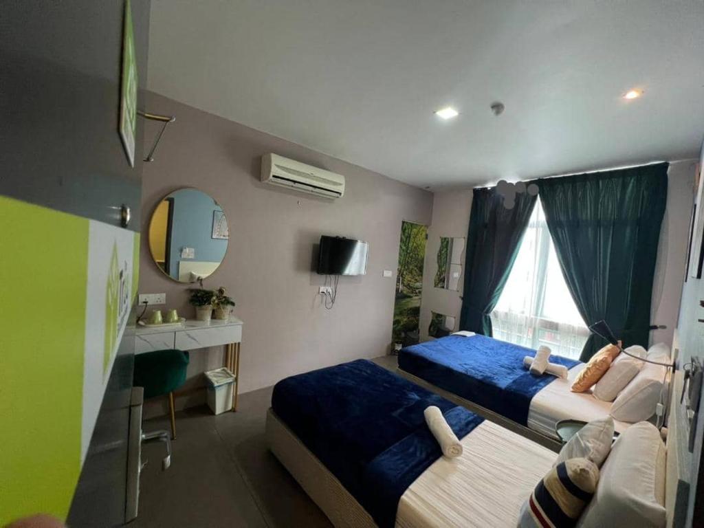 TV a/nebo společenská místnost v ubytování The Tree Boutique Hotel