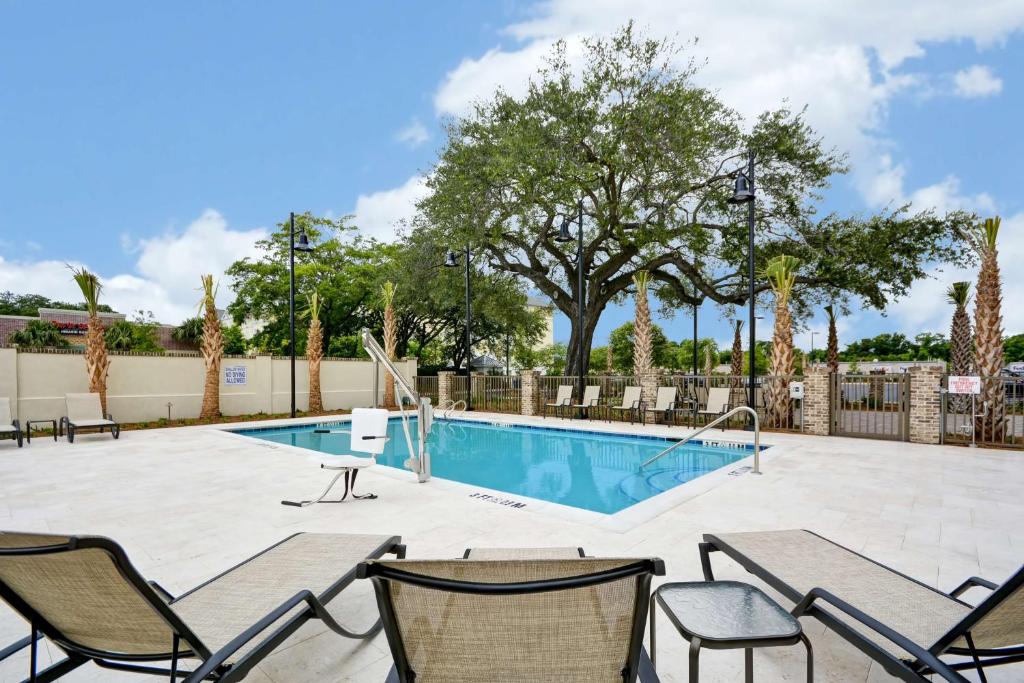 Hampton Inn & Suites Charleston Airport photo