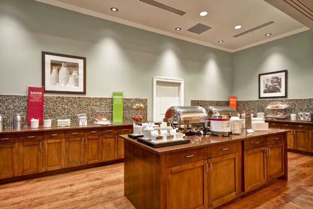 Hampton Inn & Suites Charleston Airport photo