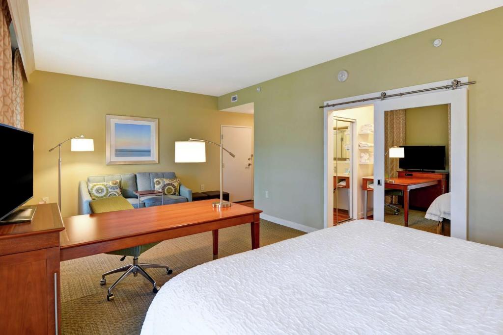 Hampton Inn & Suites Charleston Airport photo