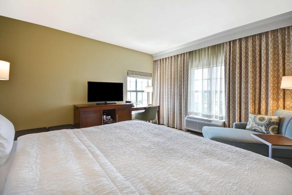 Hampton Inn & Suites Charleston Airport photo