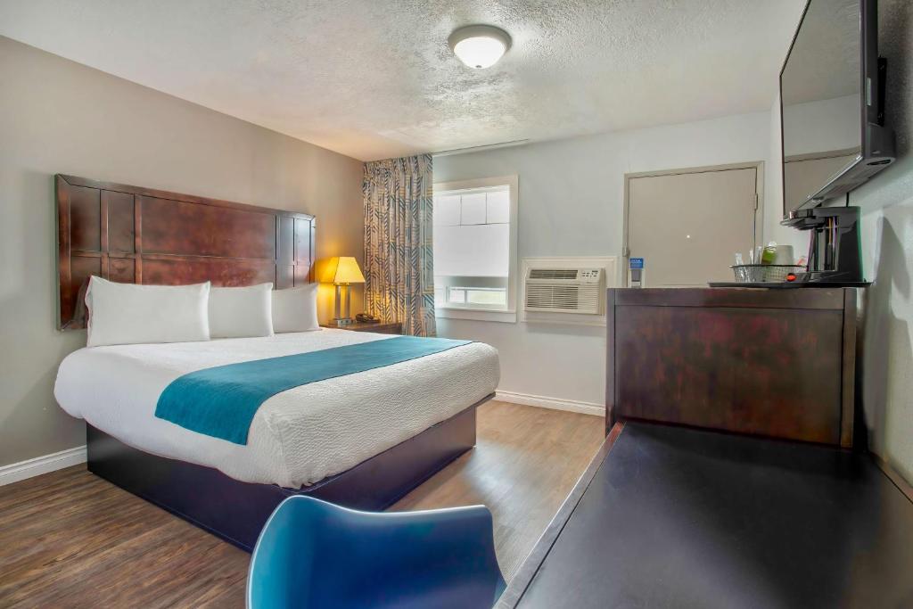 Studio 6 Suites - Albany, OR - Standard King Room - Non-Smoking