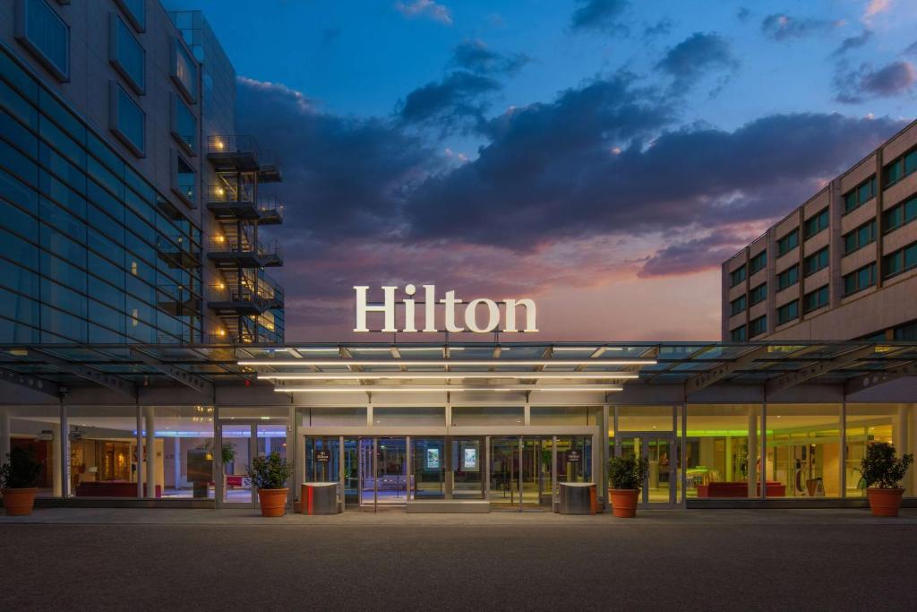 Hilton Geneva Hotel and Conference Centre - Resim 7