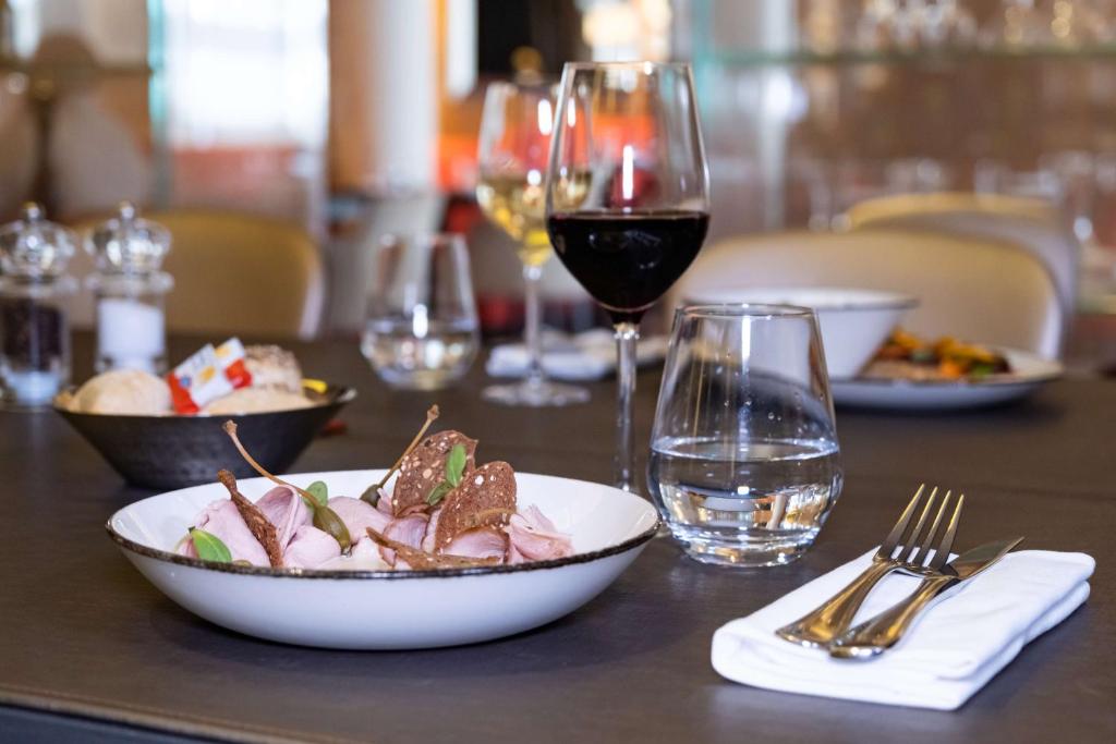 Hilton Geneva Hotel and Conference Centre - Resim 16