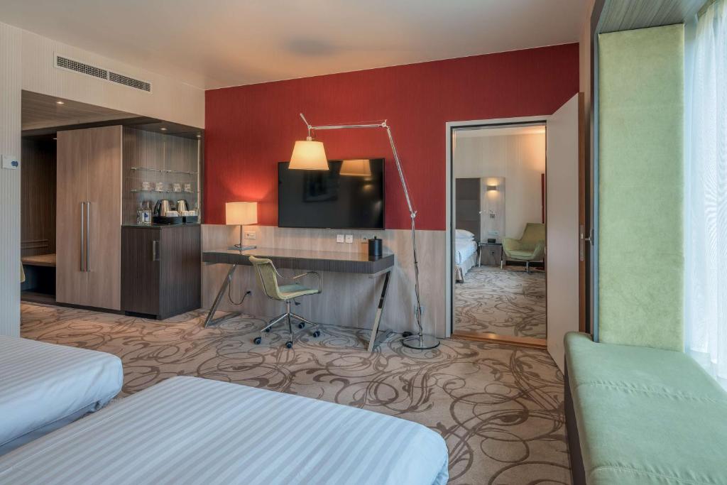 Hilton Geneva Hotel and Conference Centre - Resim 30