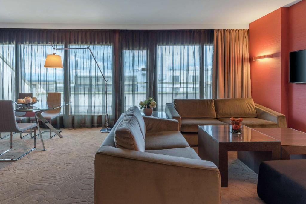 Posezení v ubytování Hilton Geneva Hotel and Conference Centre