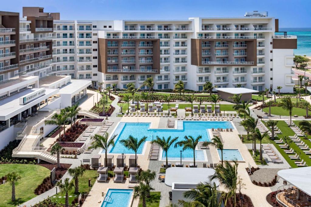 A piscina localizada em Embassy Suites By Hilton Aruba Beach Resort ou nos arredores