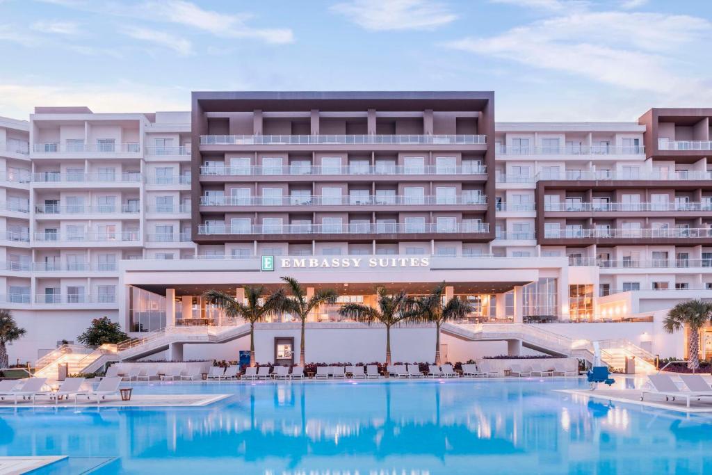A piscina localizada em Embassy Suites By Hilton Aruba Beach Resort ou nos arredores