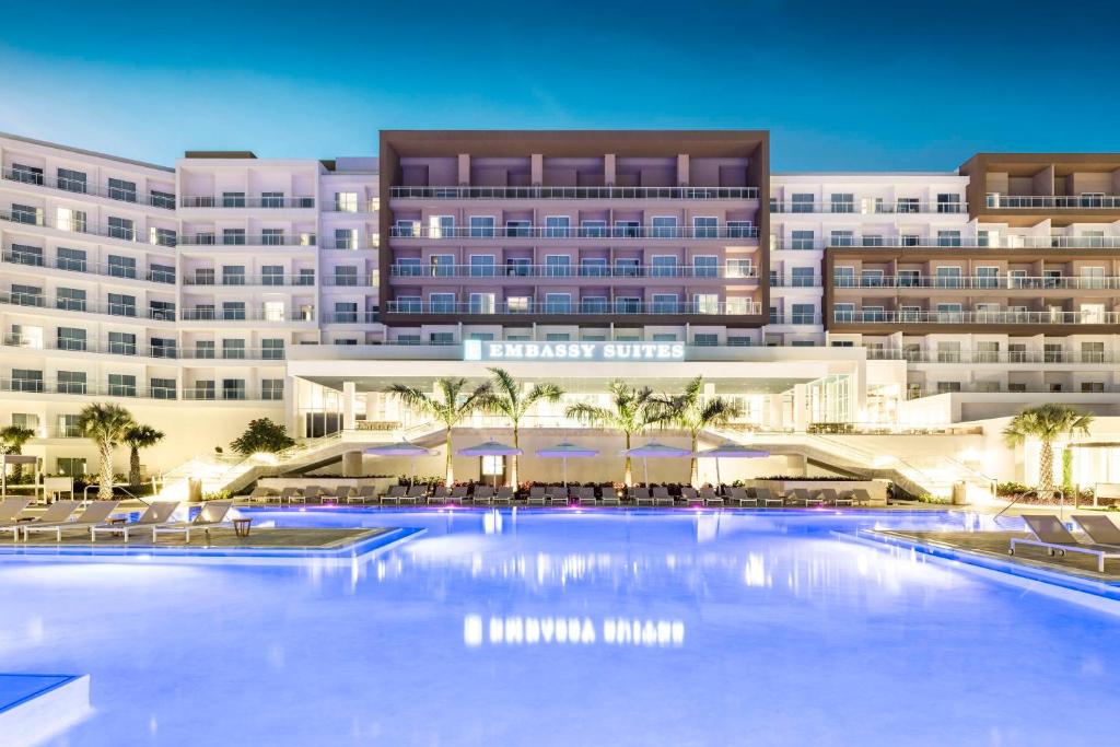 A piscina localizada em Embassy Suites By Hilton Aruba Beach Resort ou nos arredores