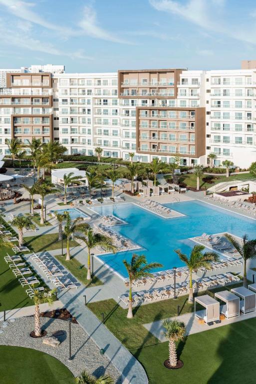 A piscina localizada em Embassy Suites By Hilton Aruba Beach Resort ou nos arredores