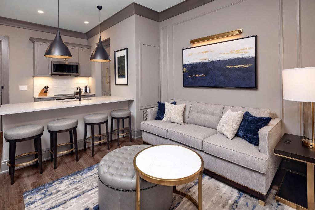 Hilton Club Liberty Place Charleston - King Suite Met één Slaapkamer Met Balkon