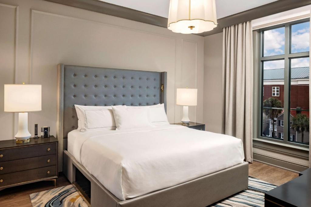 Hilton Club Liberty Place Charleston - King Suite Met één Slaapkamer Met Een Bankje