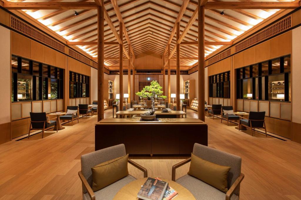 Posezení v ubytování ROKU KYOTO, LXR Hotels & Resorts