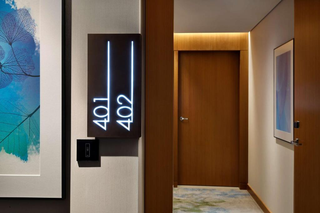 DoubleTree by Hilton Sharjah Waterfront Hotel And Residences - Resim 43