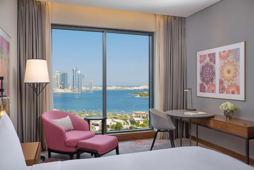 DoubleTree by Hilton Sharjah Waterfront Hotel And Residences - Resim 42