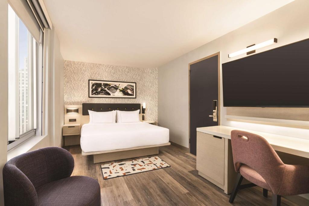 DoubleTree by Hilton New York Midtown Fifth Ave - King Room