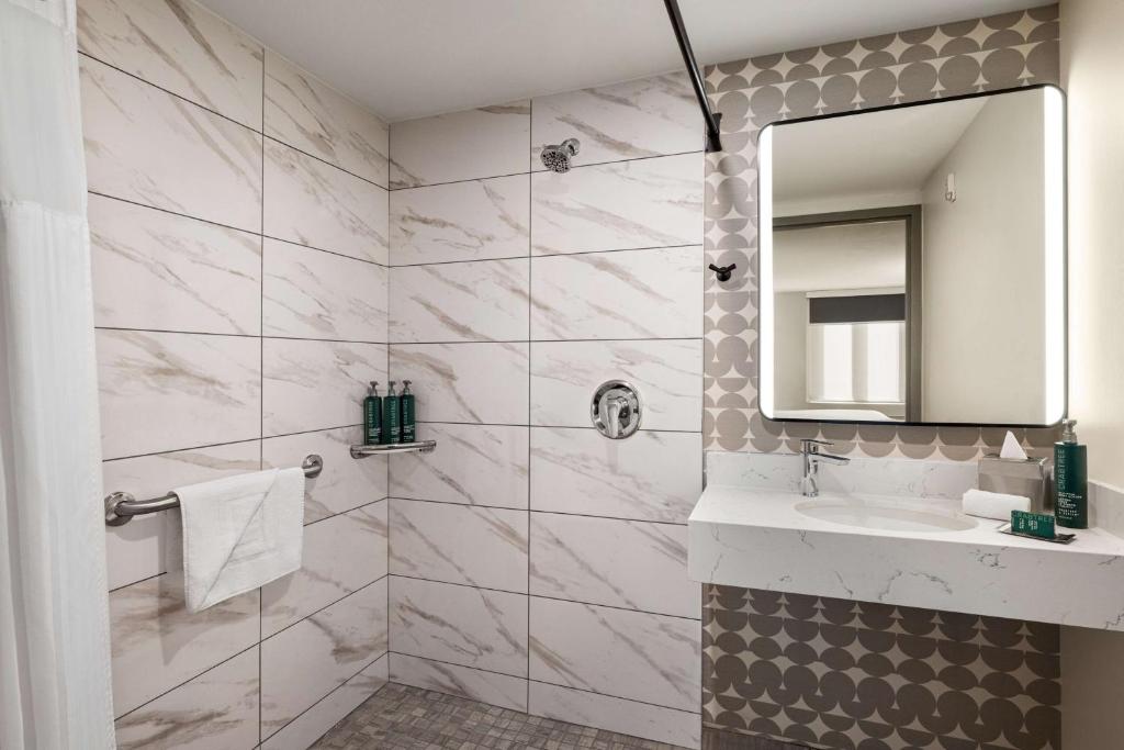 DoubleTree by Hilton New York Midtown Fifth Ave - 