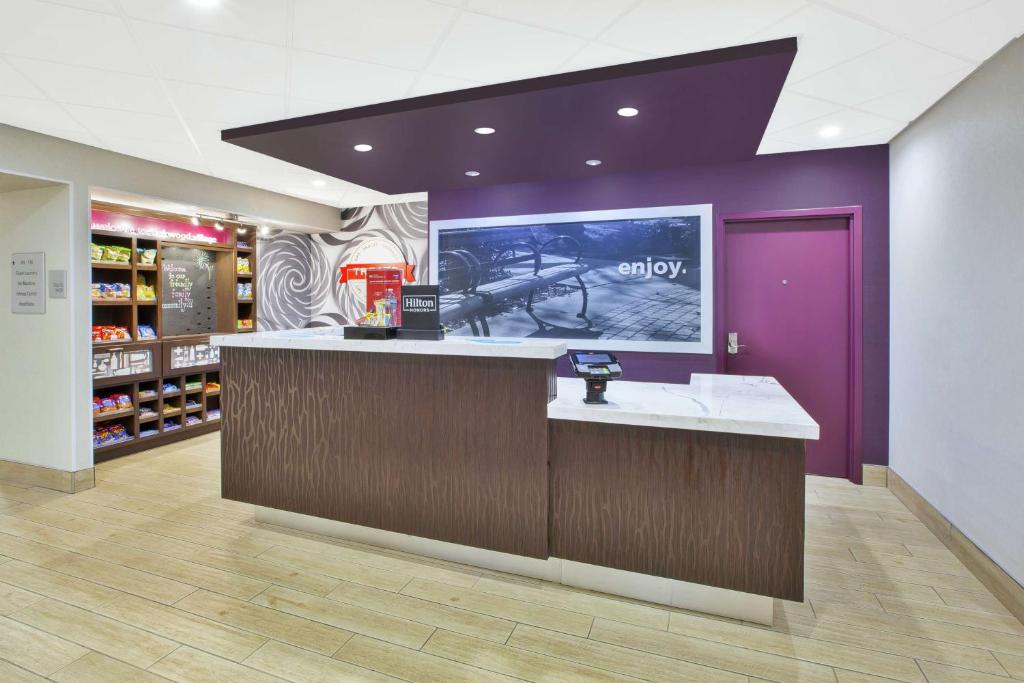 Hampton Inn & Suites Oakwood Village-Cleveland photo