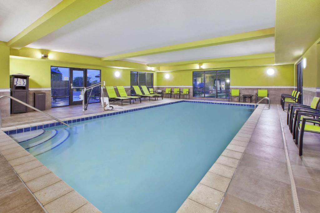 Hampton Inn & Suites Oakwood Village-Cleveland photo