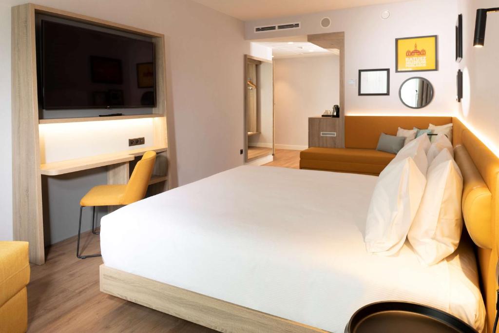 Postel nebo postele na pokoji v ubytování Hampton By Hilton Bialystok