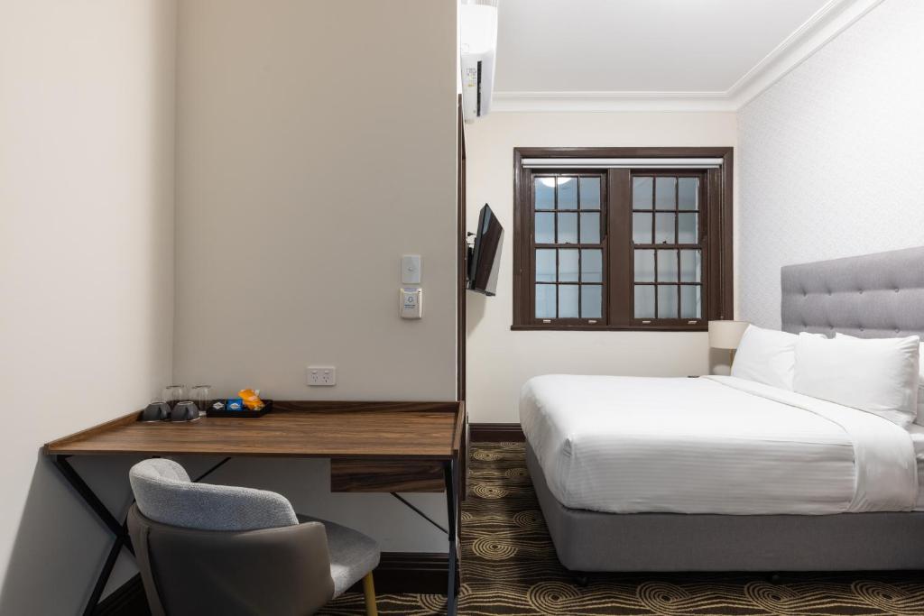 Postel nebo postele na pokoji v ubytování Southern Cross Hotel