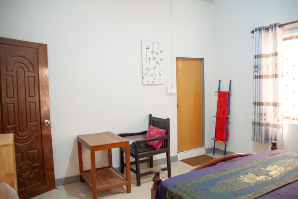 Postel nebo postele na pokoji v ubytování Namo Angkor Villa