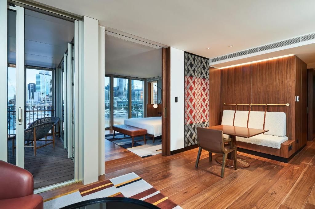Postel nebo postele na pokoji v ubytování Park Hyatt Auckland