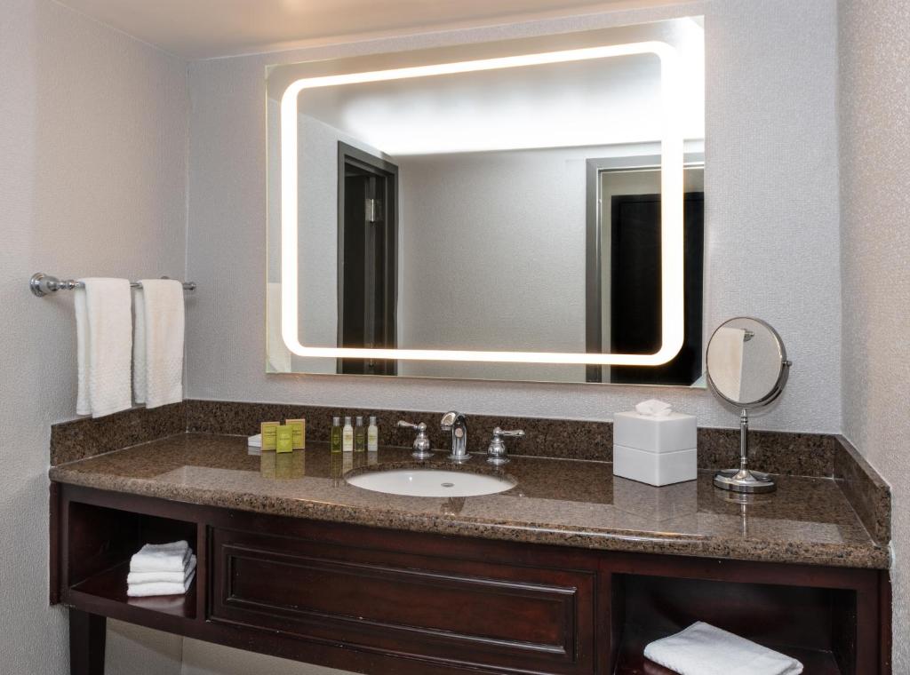 DoubleTree by Hilton Newark Penn Station, NJ - 