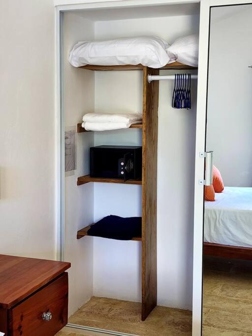 Postel nebo postele na pokoji v ubytování Bella Villa Roomy apartment at 5 min walk to the beach