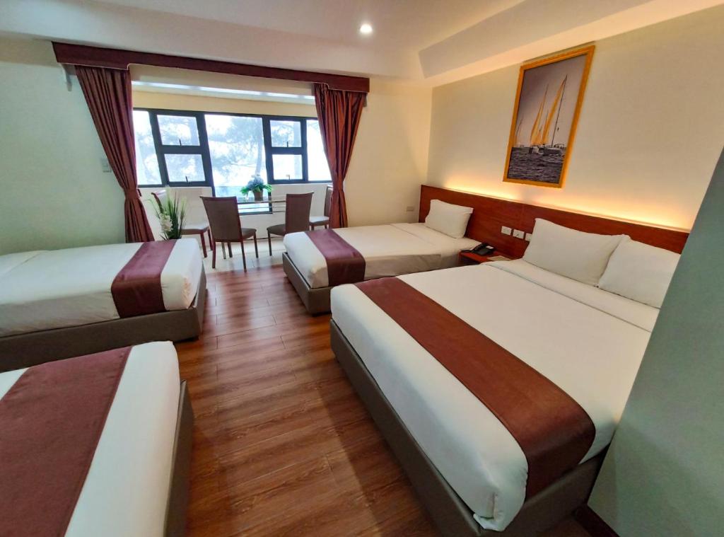 456 Hotel - Family Room With Balcony