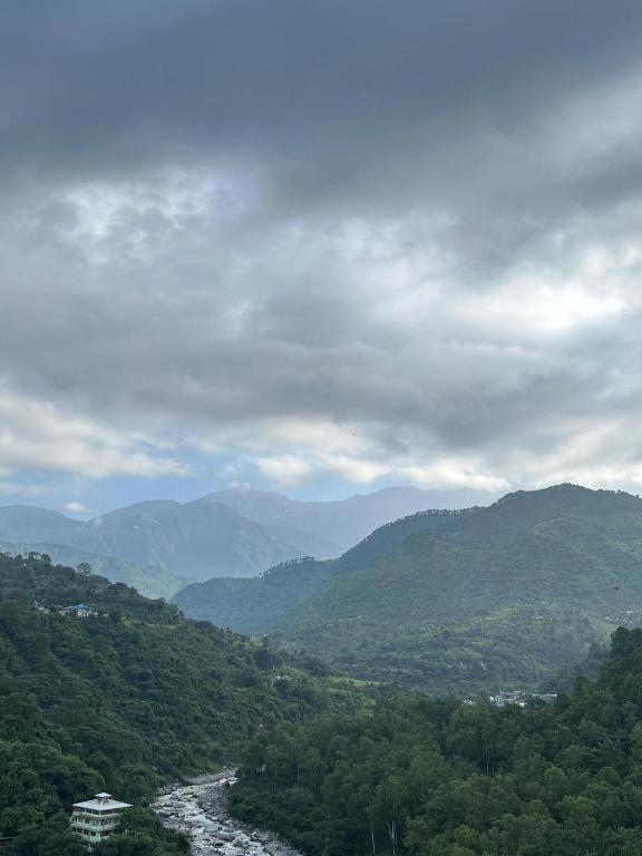 Dhauladhar View Village Resort - Chambre Double Avec Vue Sur Le Jardin