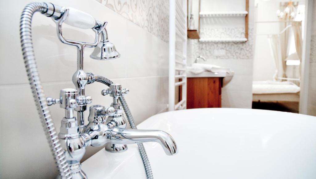 a bathroom with a shower and a sink at Vintagehome Schönbrunn in Vienna