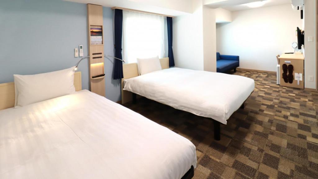Postel nebo postele na pokoji v ubytování Toyoko Inn Chigasaki Shiyakusho