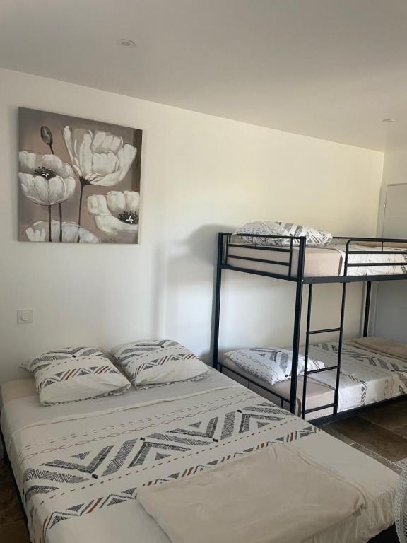 two bunk beds in a room with a picture on the wall at Bienvenue en Beaujolais in Saint-Jean-dʼArdières