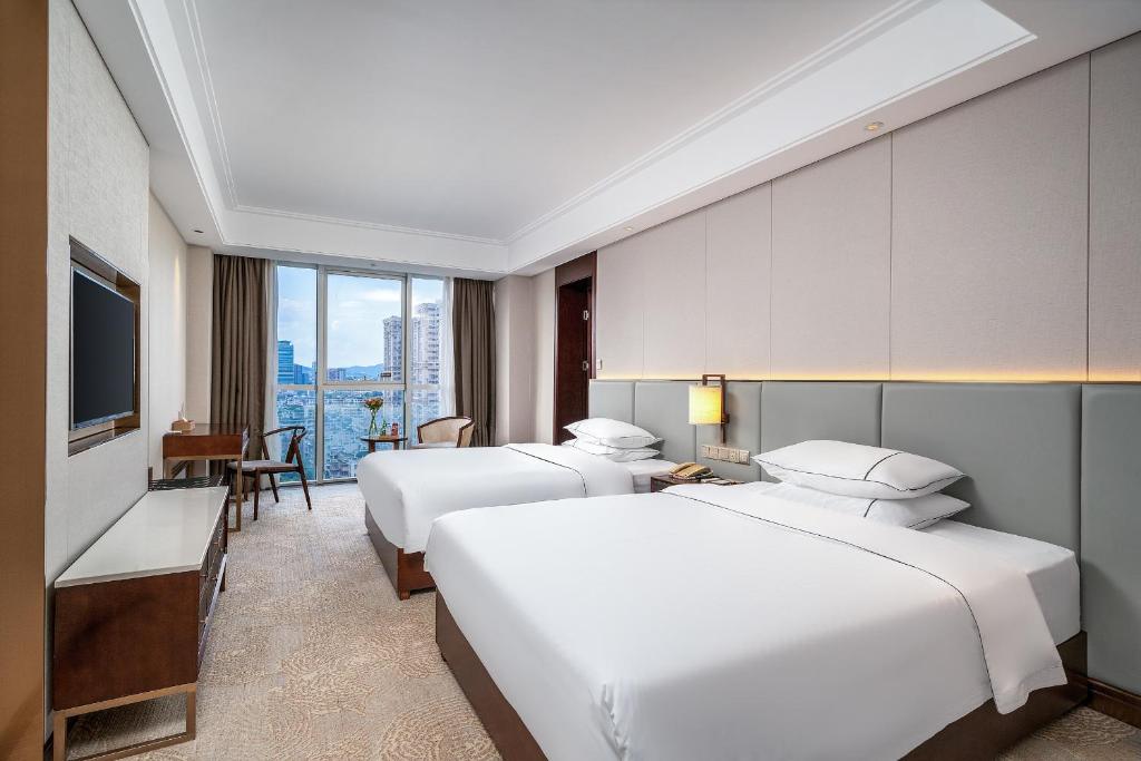 Postel nebo postele na pokoji v ubytování Lucky Holiday International Hotel Pazhou Convention and Exhibition Center Zhujiang New Town Branch - Free Shuttle Bus to Canton Fair Complex During Canton Fair Period & Overseas Buyers Registration Service & Free VPN Internet Access