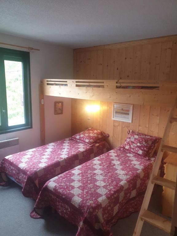 Postel nebo postele na pokoji v ubytování Olympic Appartements VTI