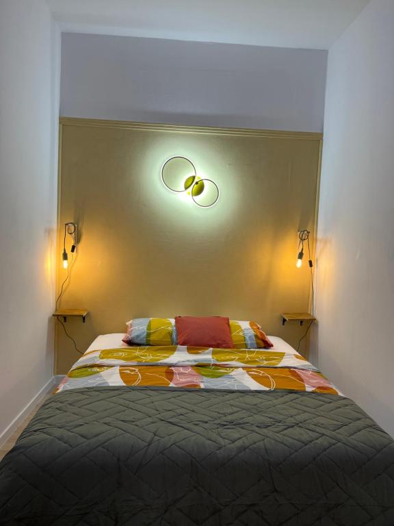 A bed or beds in a room at Le Natanigor - centre gare