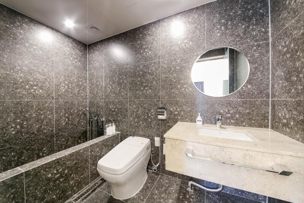 Koupelna v ubytování Bonatree Hotel