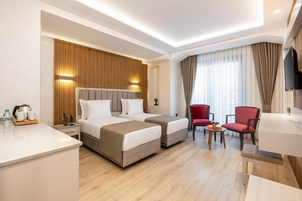 Carina Gold Hotel And Restaurant - Superior Family Room